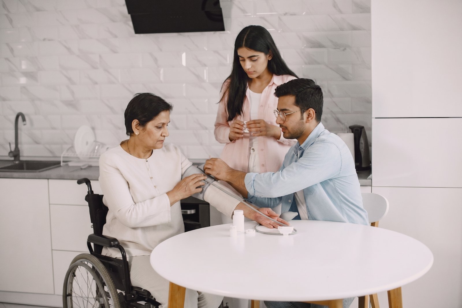 Managing Medications for a Loved One: Common Mistakes to Avoid